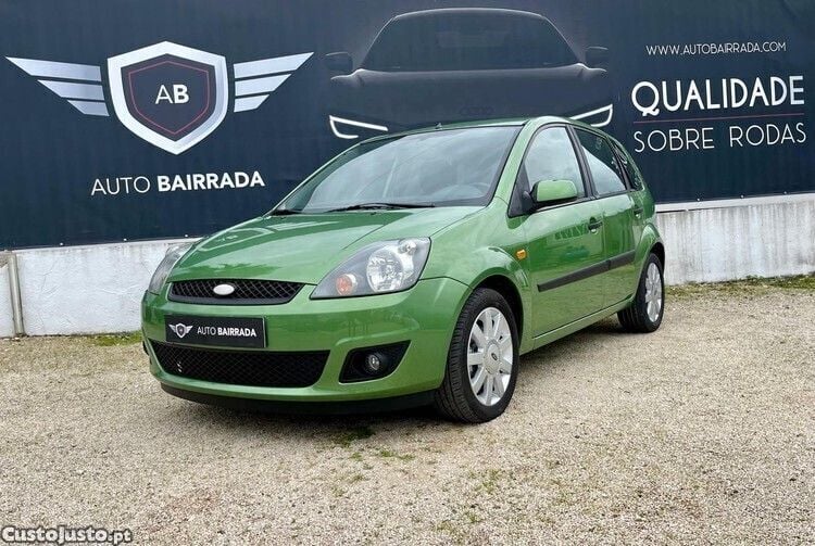 Verde Usado 2005 Ford Fiesta Trend Citadino | € 6.250 (Caro) - Imagem 1/1