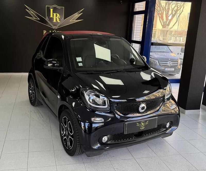 Usado Smart ForTwo Cabrio Prime 90 HP (66 kW) 2018 Preto Cabrios
