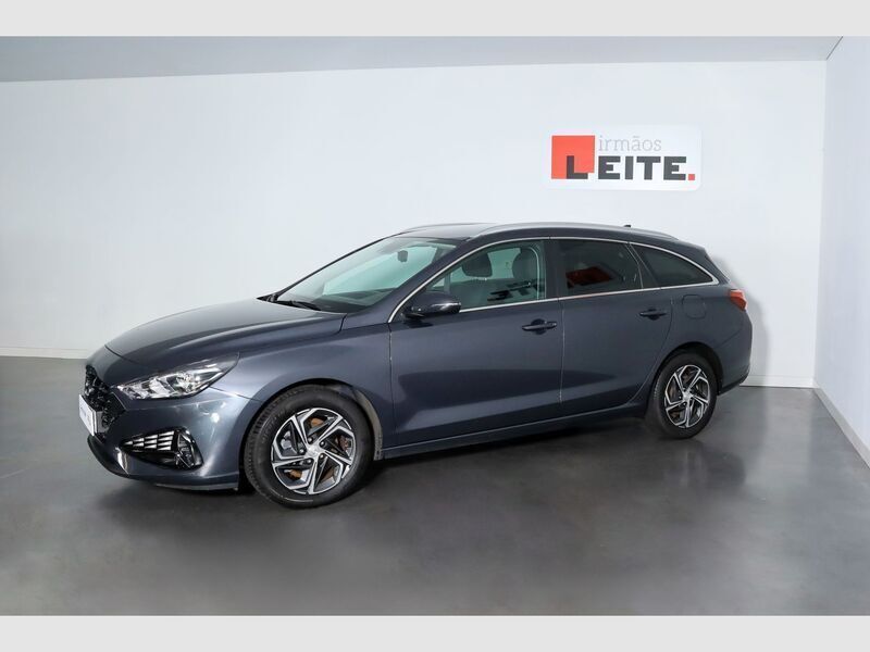 Usado Hyundai i30 Style 120 HP (88 kW) 2021 Amazon grey (metalizado) Carrinha