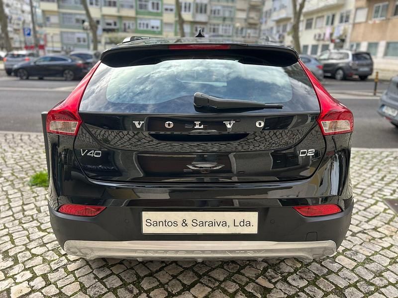 Usado Volvo V40 Pro 120 HP (88 kW) 2017 Preto
