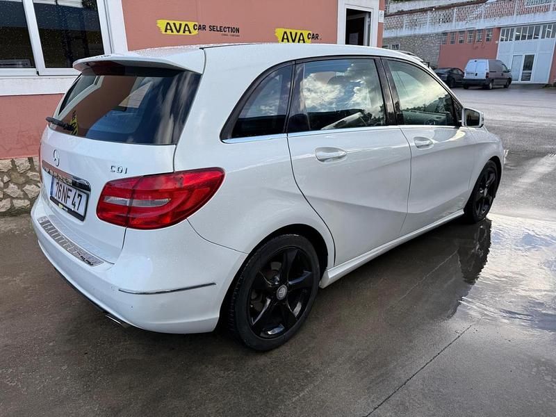 Usado Mercedes B180 109 HP (80 kW) 2012 Branco Monovolume