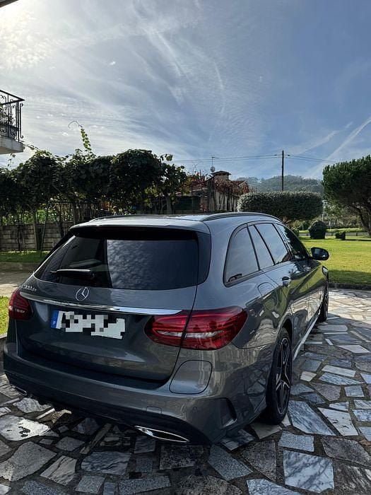 Usado 2020 Mercedes C300e AMG line Sedan | € 34.990 (Caro) - Imagem 1/4