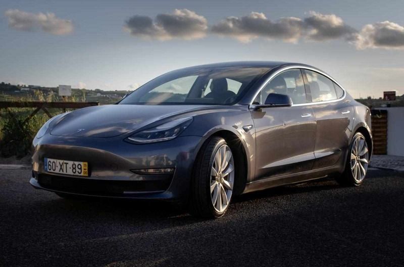 Cinzento Usado 2019 Tesla Model 3 Performance Sedan | € 20.750 (Bom preço) - Imagem 1/4