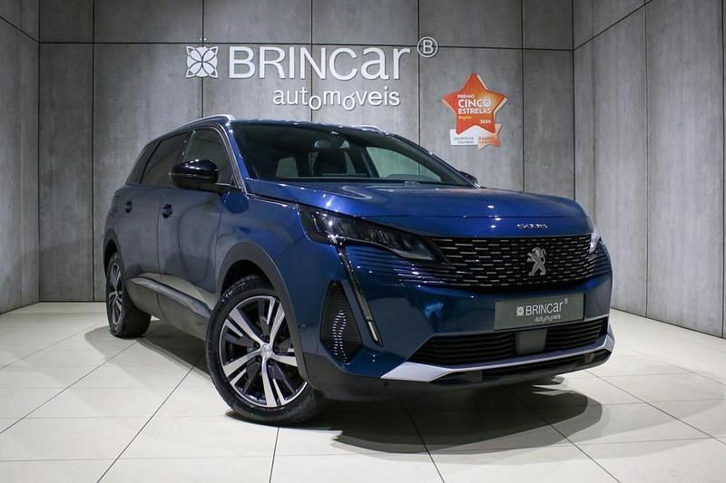 Usado Peugeot 5008 Allure 130 HP (95 kW) 2023 Azul Monovolume