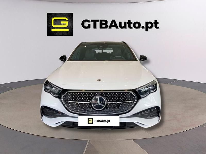 Branco Usado 2024 Mercedes E300 AMG line Carrinha | € 59.999 - Imagem 1/4