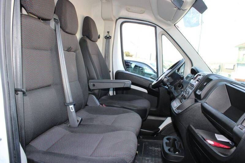 Usado Citroën Jumper 140 HP (102 kW) 2023 Branco Monovolume