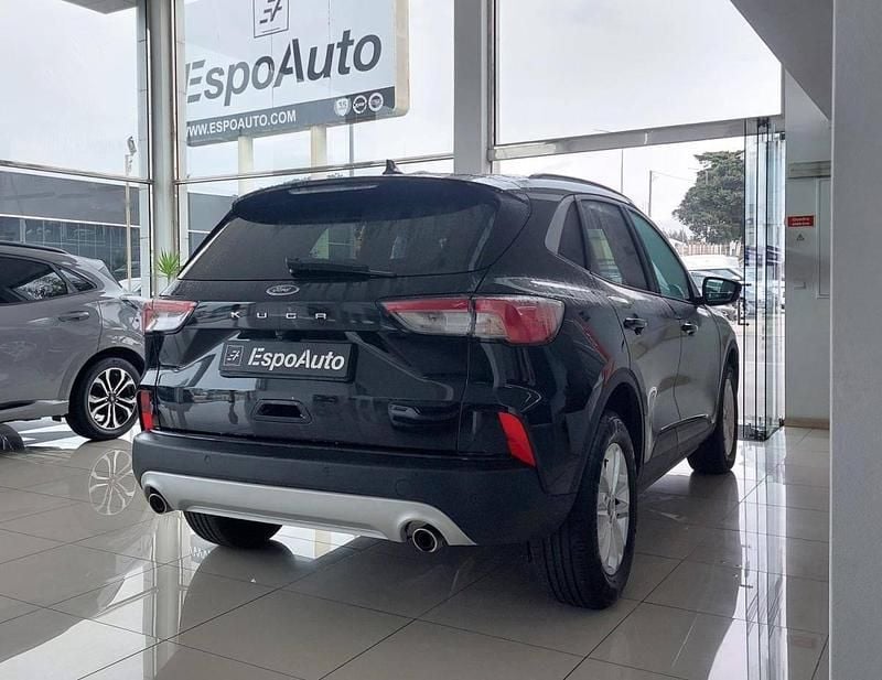 Usado Ford Kuga Titanium 120 HP (88 kW) 2021 Preto SUV