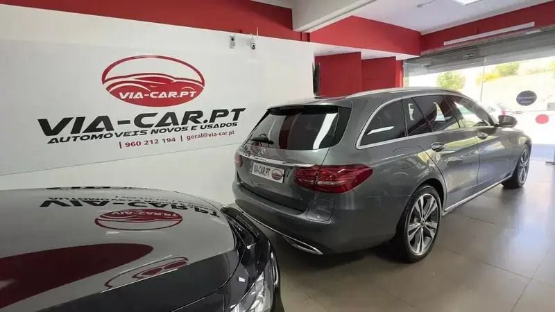 Usado Mercedes C300e Avantgarde 306 HP (225 kW) 2020 Cinzento Carrinha