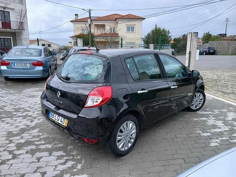 Usado Renault Clio II 75 HP (55 kW) 2011 Preto Citadino