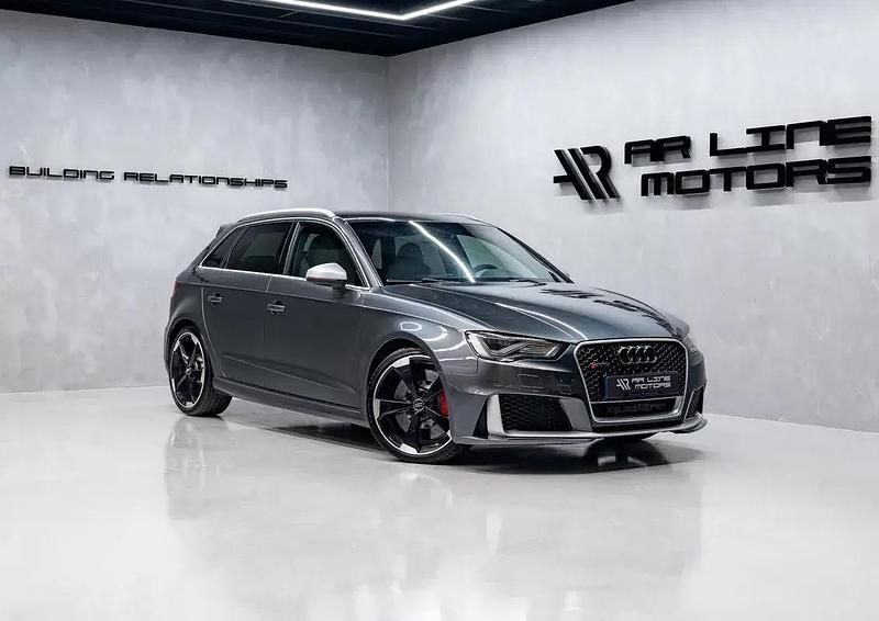 Cinzento Usado 2015 Audi RS3 Sportback Comfort Citadino | € 34.950 - Imagem 1/4