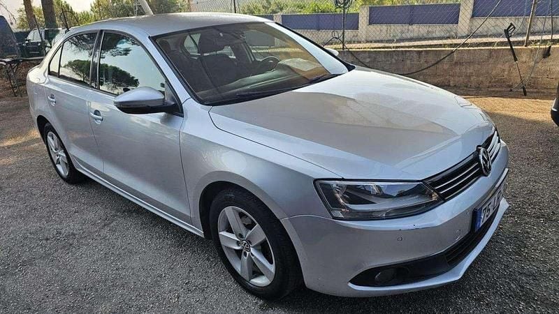 Cinzento Usado 2011 VW Jetta | € 6.900 (Bom preço) - Imagem 1/4