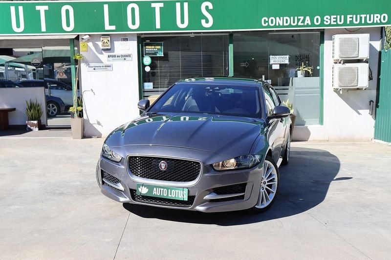 Cinza Usado 2016 Jaguar XE R-Sport Sedan | € 16.970 (Super Preço) - Imagem 1/4