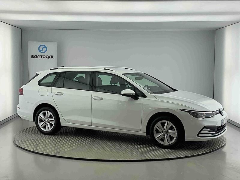 Branco Usado 2024 VW Golf VIII Life Carrinha | € 36.700 - Imagem 1/4