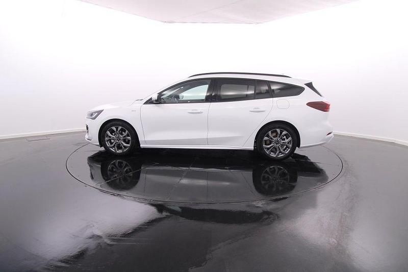 Usado Ford Focus ST-Line 115 HP (84 kW) 2023 Branco Carrinha