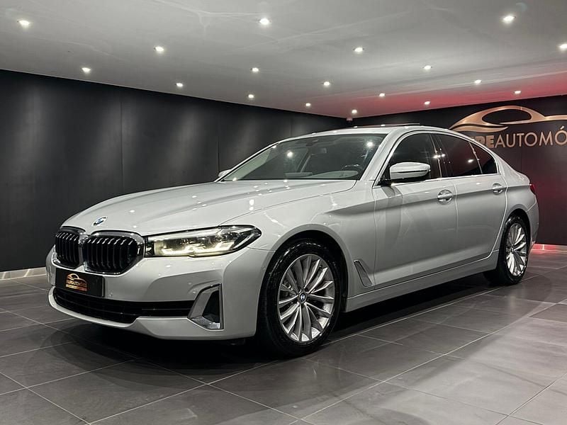 Cinza Usado 2020 BMW 520 Luxury Line Sedan | € 29.900 (Preço justo) - Imagem 1/4