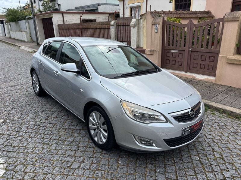 Cinza Usado 2012 Opel Astra Cosmo | € 7.250 (Bom preço) - Imagem 1/4