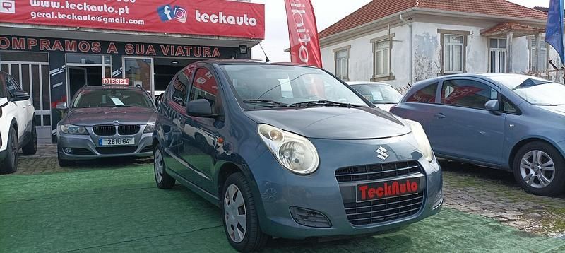 Cinza Usado 2013 Suzuki Alto GL Citadino | € 6.580 - Imagem 1/4