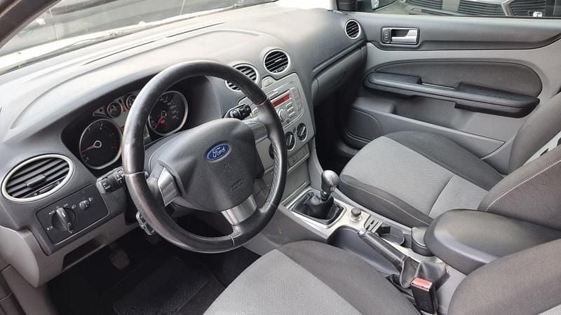 Usado Ford Focus 109 HP (80 kW) 2008 Cinzento Carrinha