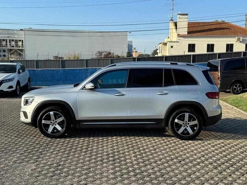 Cinzento Usado 2021 Mercedes GLB180 SUV | € 29.990 - Imagem 1/1