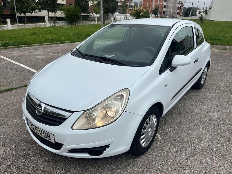 Usado Opel Corsa 75 HP (55 kW) 2008 Branco Citadino