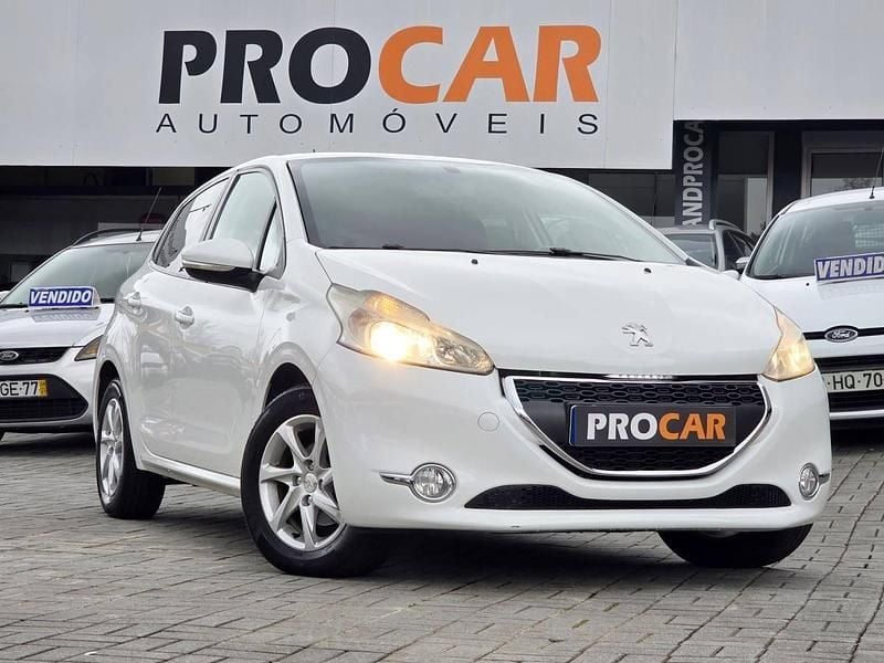Usado Peugeot 208 68 HP (50 kW) 2014 Branco Citadino