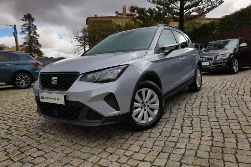 Cinzento Usado 2022 Seat Arona SUV | € 15.990 (Bom preço) - Imagem 1/4
