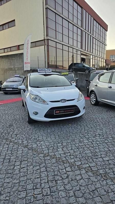 Branco Usado 2011 Ford Fiesta Citadino | € 7.600 (Preço justo) - Imagem 1/4