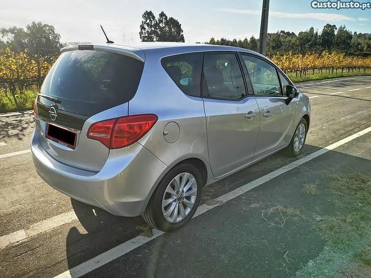 Branco Usado 2015 Opel Meriva Monovolume | € 8.950 - Imagem 1/1