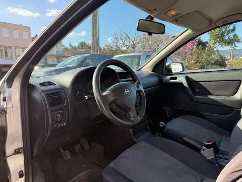 Usado Opel Astra 57 HP (41 kW) 1999 Cinza prata Carrinha