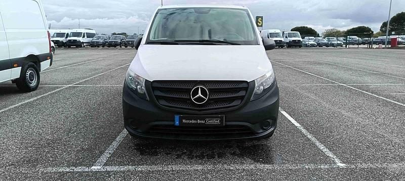 Branco Usado 2021 Mercedes Vito Monovolume | € 31.490 - Imagem 1/4