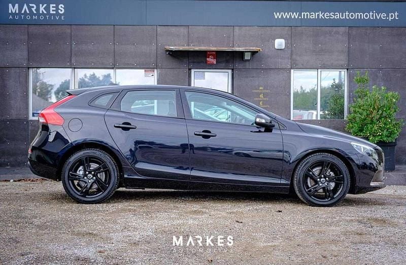 Usado Volvo V40 115 HP (84 kW) 2015 Preto