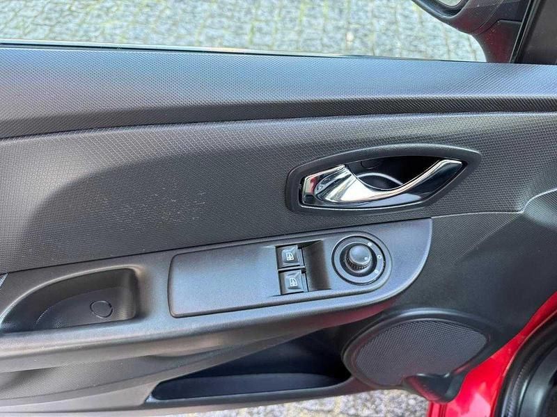 Usado Renault Clio IV 90 HP (66 kW) 2014 Vermelho