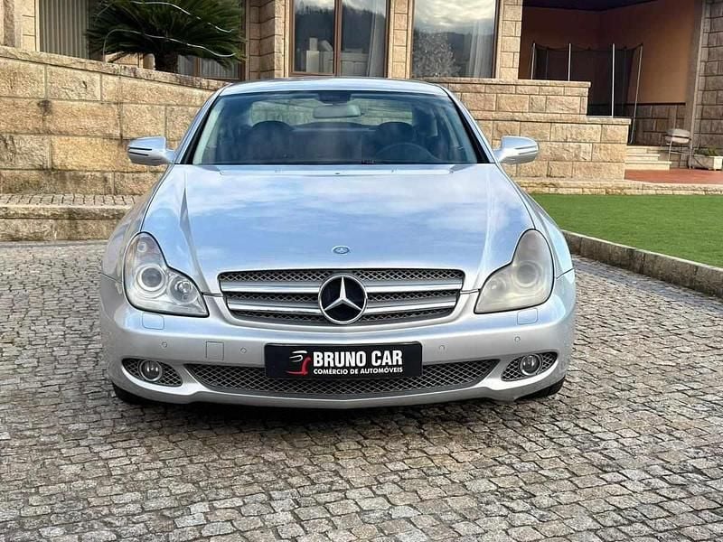 Cinzento Usado 2008 Mercedes CLS320 Sedan | € 14.500 - Imagem 1/4