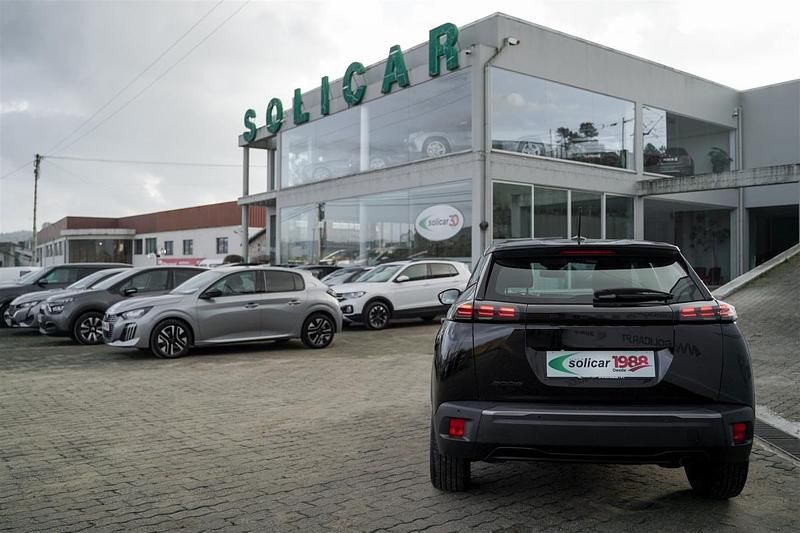 Usado Peugeot 2008 Active 102 HP (75 kW) 2023 Preto SUV