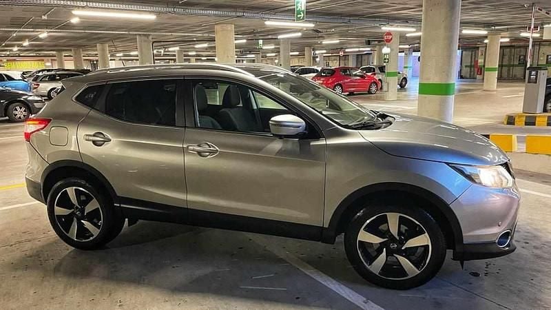 Cinzento Usado 2015 Nissan Qashqai SUV | € 14.000 (Preço justo) - Imagem 1/4