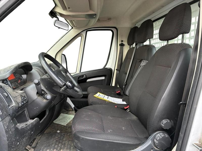 Usado Citroën Jumper 140 HP (102 kW) 2023 Branco Monovolume