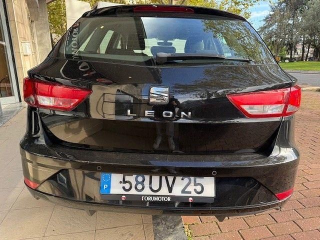 Usado Seat Leon ST 115 HP (84 kW) 2018 Preto Carrinha