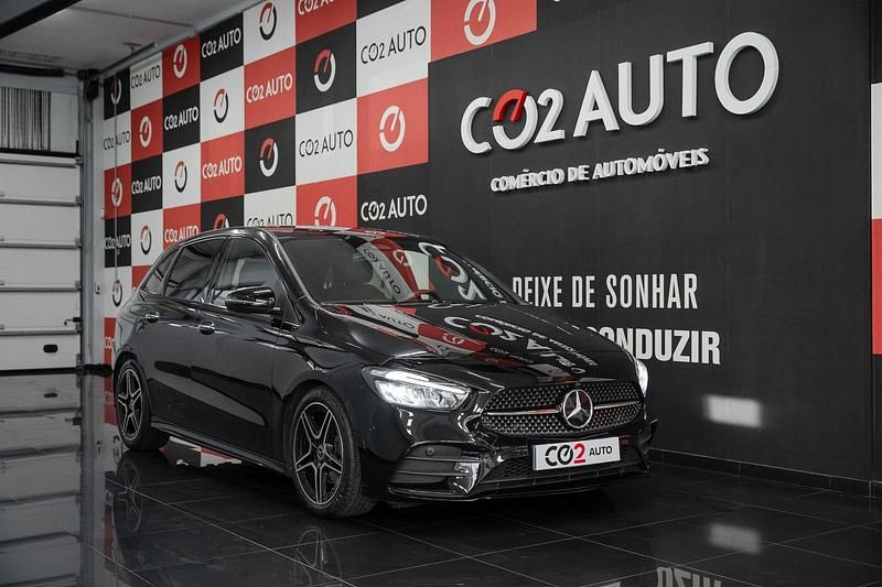 Preto Usado 2023 Mercedes B180 AMG line Monovolume | € 38.900 (Caro) - Imagem 1/4