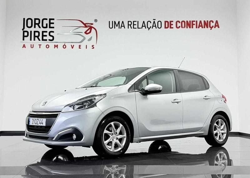 Cinzento Usado 2016 Peugeot 208 Citadino | € 7.990 (Bom preço) - Imagem 1/4