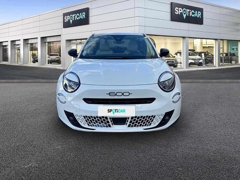 Usado Fiat 600 145 HP (106 kW) 2025 Branco SUV