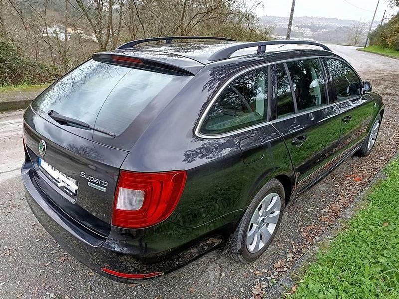Usado Skoda Superb GreenLine 105 HP (77 kW) 2013 Sedan
