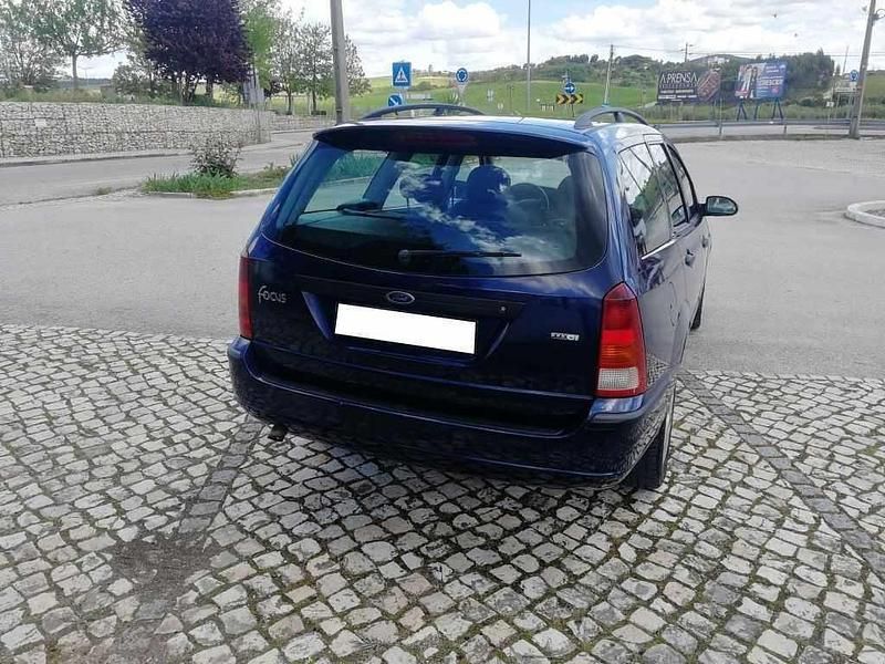 Usado Ford Focus Ghia 115 HP (84 kW) 2004 Azul escuro Carrinha