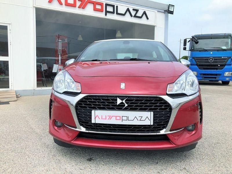 Usado DS Automobiles DS3 Be Chic 120 HP (88 kW) 2016 Bordeaux Coupé