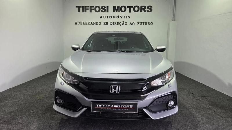 Usado Honda Civic 126 HP (92 kW) 2019 Cinzento