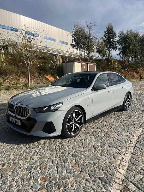 Cinzento Usado 2024 BMW 530 Carrinha | € 57.980 (Caro) - Imagem 1/4