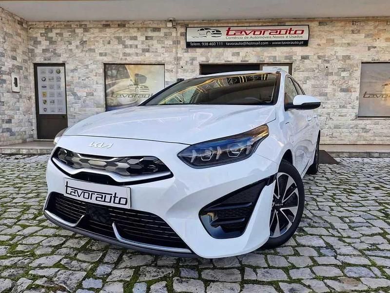 Branco Usado 2023 Kia Ceed Sportswagon Carrinha | € 25.500 (Preço justo) - Imagem 1/4