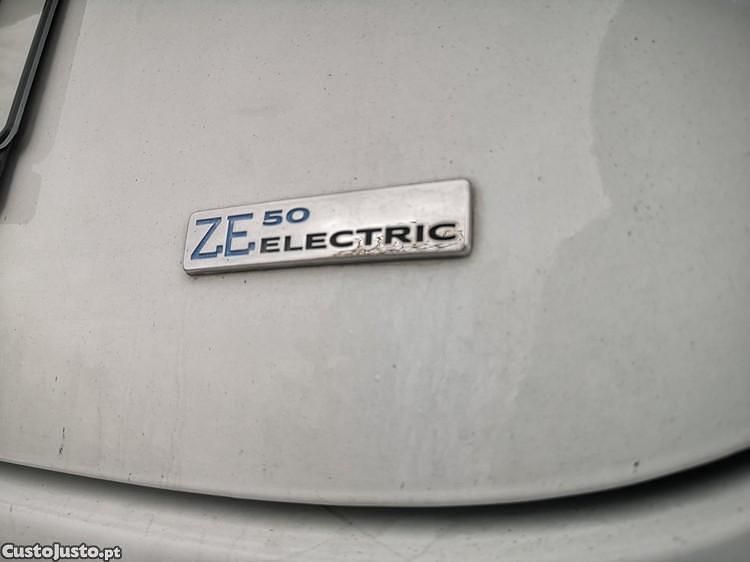 Branco Usado 2020 Renault Zoe Zen Citadino | € 12.950 (Preço justo) - Imagem 1/1