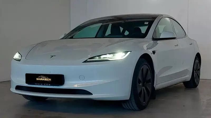 Branco Usado 2023 Tesla Model 3 Long Range Sedan | € 37.990 (Caro) - Imagem 1/4