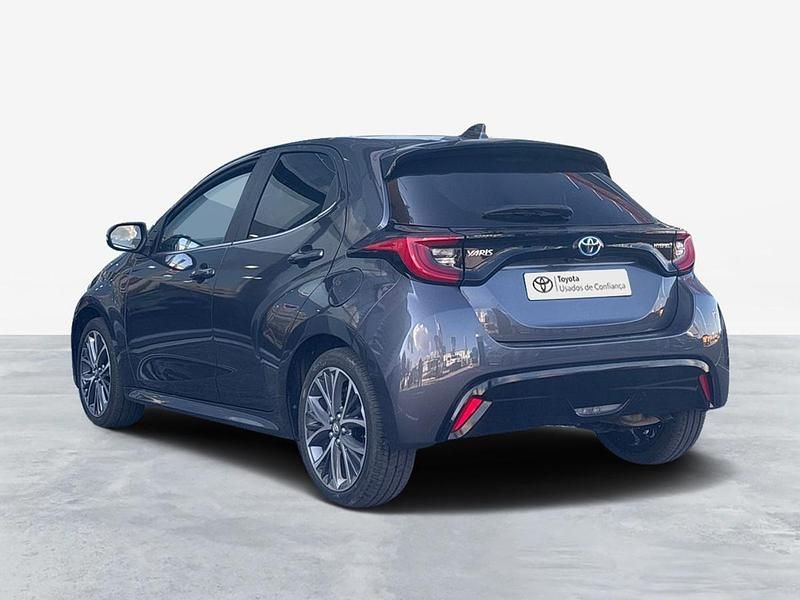 Usado Toyota Yaris Luxury 116 HP (85 kW) 2024 Cinza (pintura metalizada) Sedan