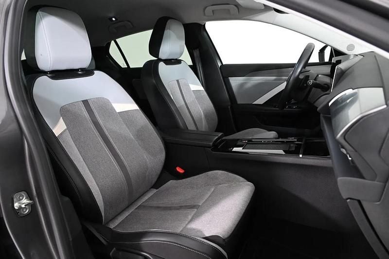 Usado Opel Astra 181 HP (133 kW) 2023 Preto